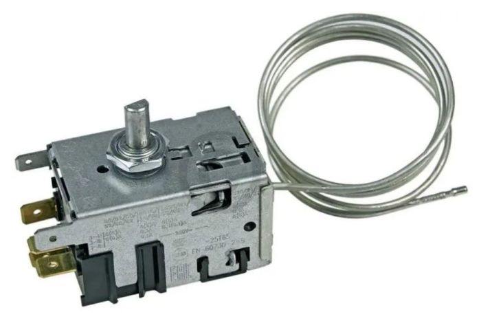 Термостат для холодильника Electrolux EN60730-2-9 L-0.95м оригинальный 2426350183